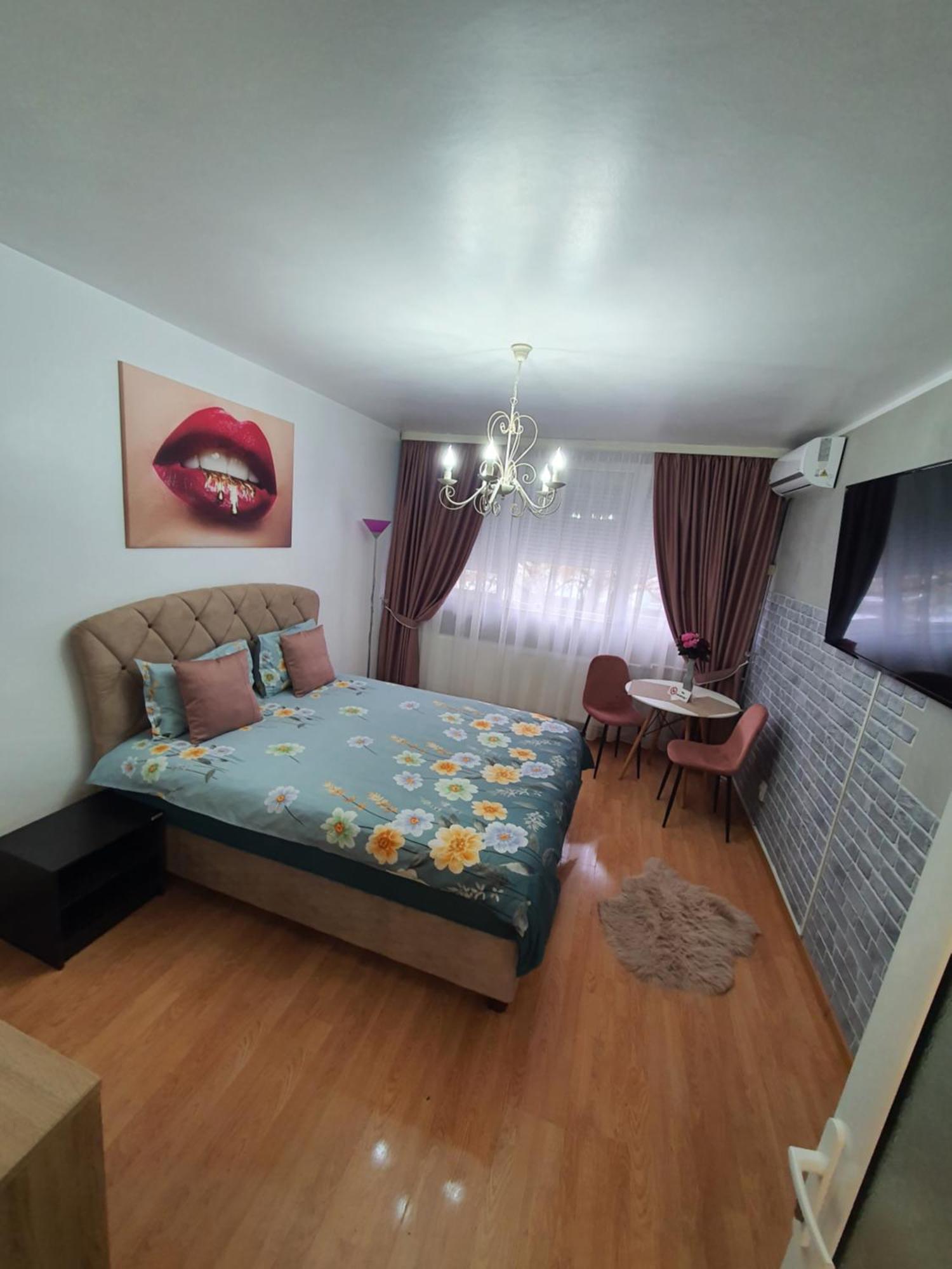 Chic Apartment- Place To Remember Галац Екстер'єр фото