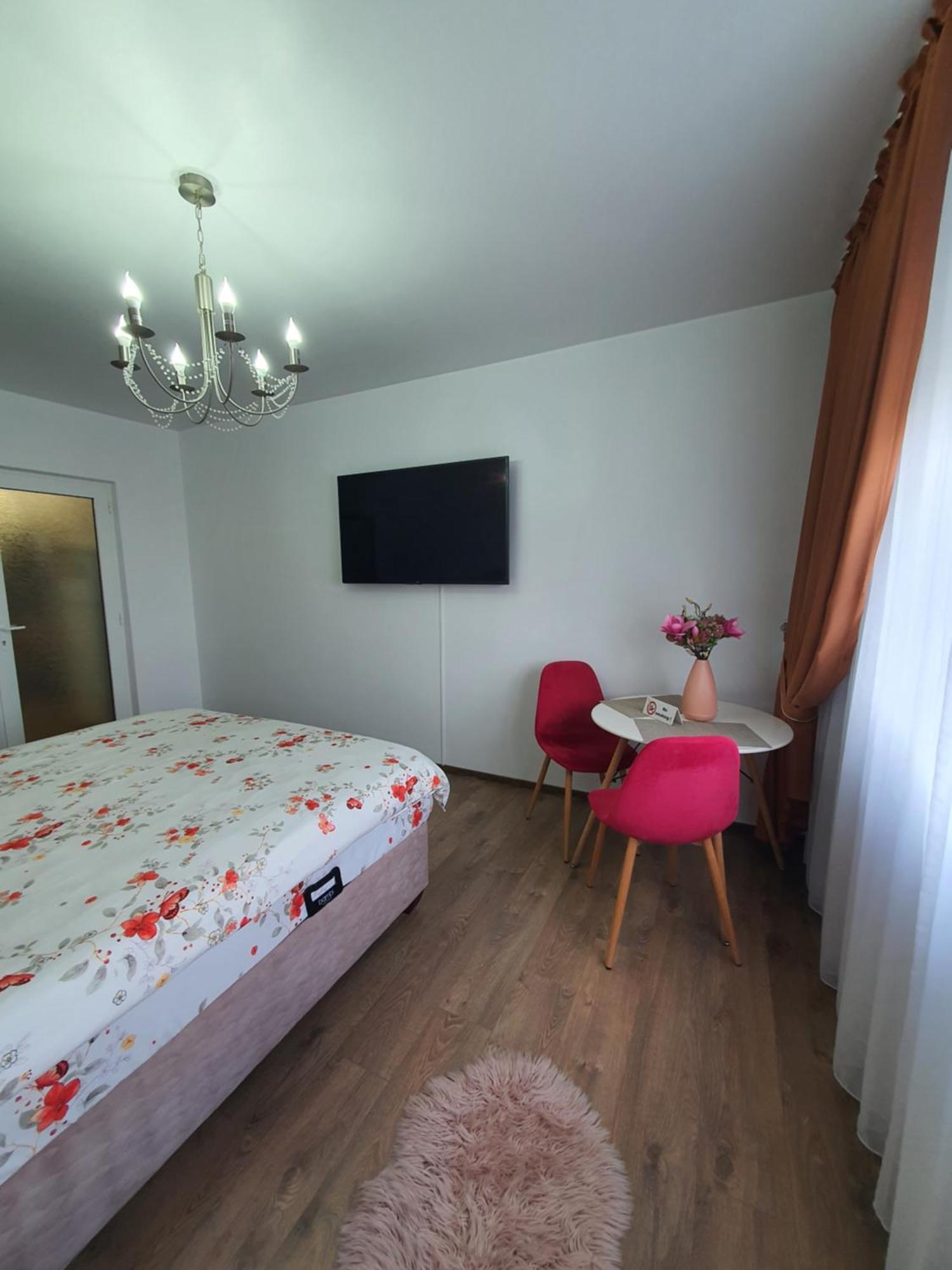 Chic Apartment- Place To Remember Галац Екстер'єр фото