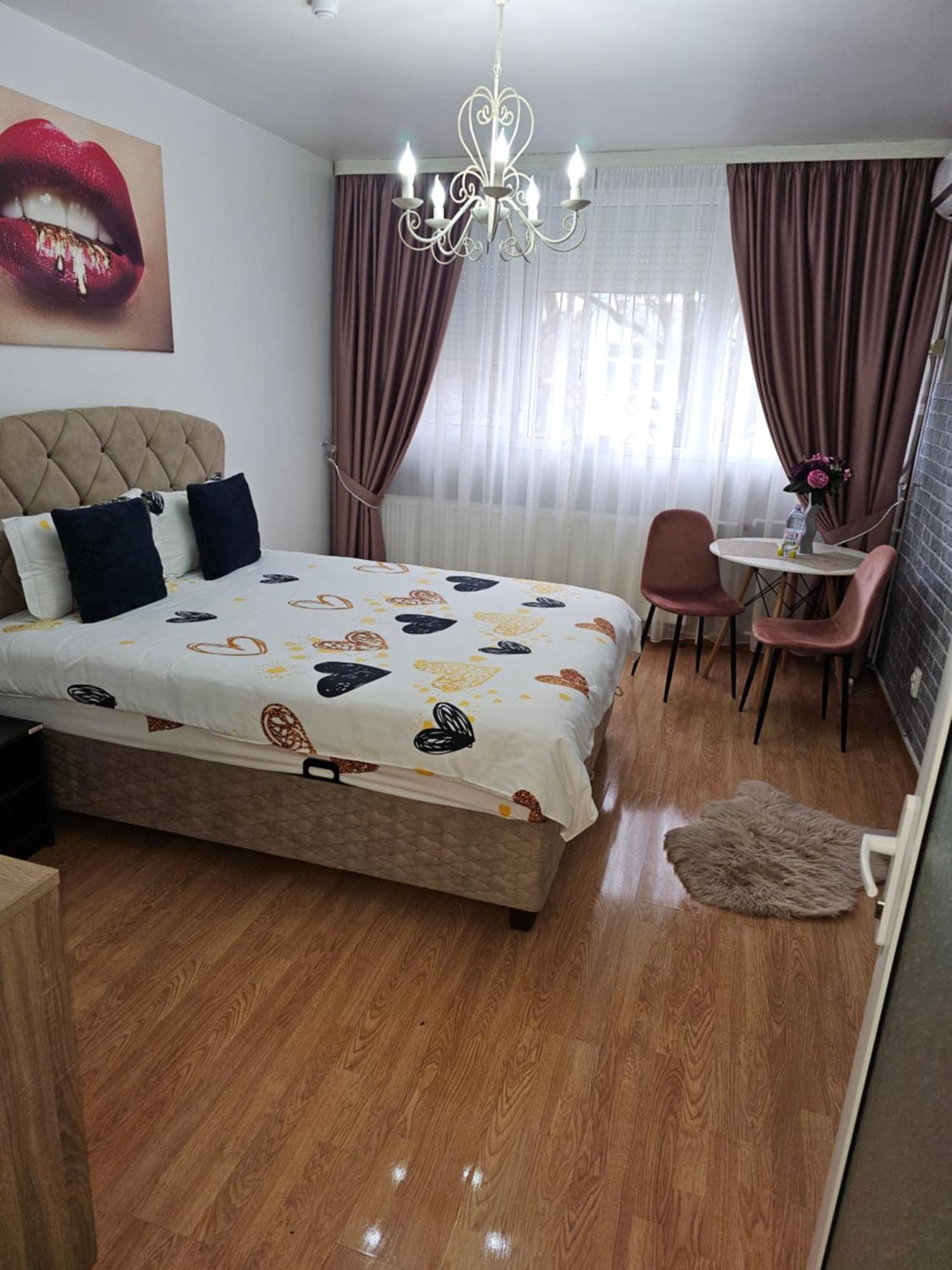Chic Apartment- Place To Remember Галац Екстер'єр фото