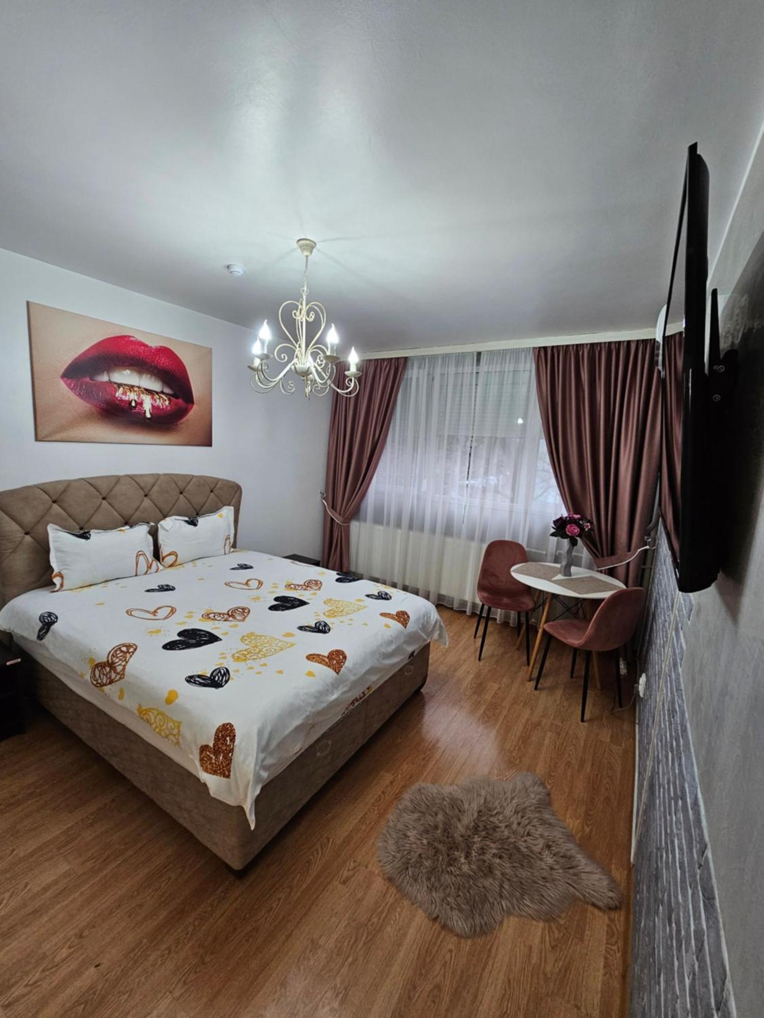 Chic Apartment- Place To Remember Галац Екстер'єр фото
